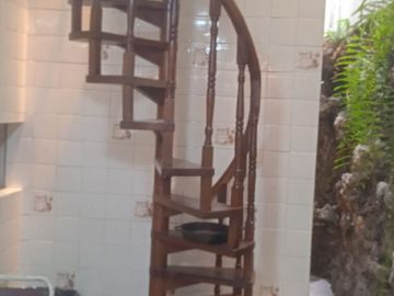 VENDO EXCELENTE CASA CON CHIMENEA EN SAN BORJA CERCA A PARQUE Y AV. PARQUE SUR