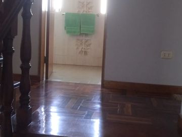 VENDO EXCELENTE CASA CON CHIMENEA EN SAN BORJA CERCA A PARQUE Y AV. PARQUE SUR