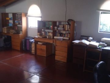 VENDO EXCELENTE CASA CON CHIMENEA EN SAN BORJA CERCA A PARQUE Y AV. PARQUE SUR