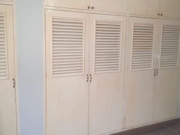 VENDO EXCELENTE CASA CON CHIMENEA EN SAN BORJA CERCA A PARQUE Y AV. PARQUE SUR