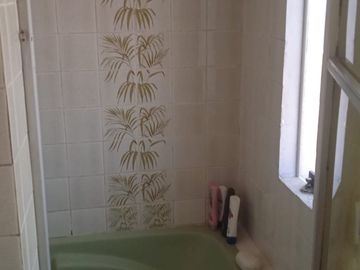 VENDO EXCELENTE CASA CON CHIMENEA EN SAN BORJA CERCA A PARQUE Y AV. PARQUE SUR