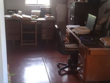 VENDO EXCELENTE CASA CON CHIMENEA EN SAN BORJA CERCA A PARQUE Y AV. PARQUE SUR