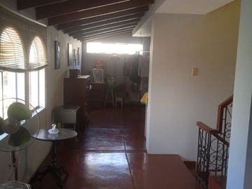 VENDO EXCELENTE CASA CON CHIMENEA EN SAN BORJA CERCA A PARQUE Y AV. PARQUE SUR