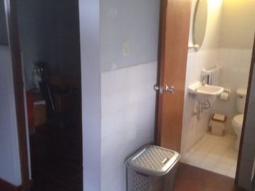 VENDO EXCELENTE CASA CON CHIMENEA EN SAN BORJA CERCA A PARQUE Y AV. PARQUE SUR