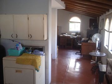 VENDO EXCELENTE CASA CON CHIMENEA EN SAN BORJA CERCA A PARQUE Y AV. PARQUE SUR