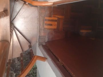 VENDO EXCELENTE CASA CON CHIMENEA EN SAN BORJA CERCA A PARQUE Y AV. PARQUE SUR