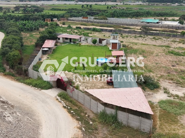 Casa de Campo con Amplio Terreno en Venta en Pachacamac de 1,764 m²