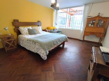 Vista y Salida Directa a Parque, Espacios Amplios y Abiertos, Jardín Encantador