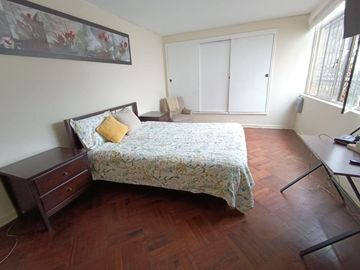 Vista y Salida Directa a Parque, Espacios Amplios y Abiertos, Jardín Encantador