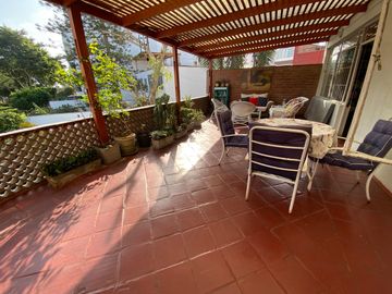 Vista y Salida Directa a Parque, Espacios Amplios y Abiertos, Jardín Encantador