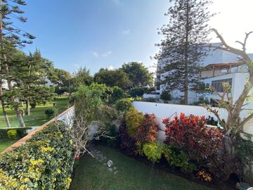 Vista y Salida Directa a Parque, Espacios Amplios y Abiertos, Jardín Encantador