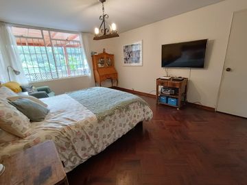 Vista y Salida Directa a Parque, Espacios Amplios y Abiertos, Jardín Encantador