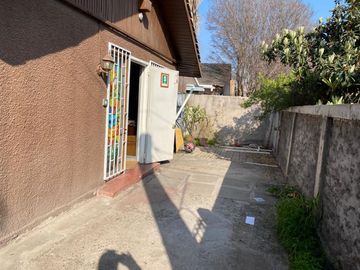 ¡OPORTUNIDAD!!!! CASA COMERCIAL EN LA COMUNA DE LA REINA