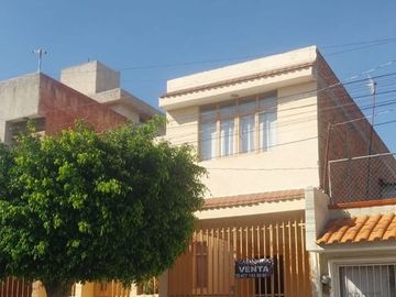 Casa en Venta con super ubicación en Lomas De La Trinidad en León Gto!!!