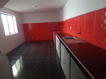 ALQUILER DE CASA 2 PISOS FRENTE PARQUE-URB.LA VIRREYNA- SURCO