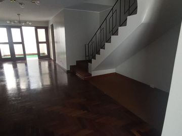 ALQUILER DE CASA 2 PISOS FRENTE PARQUE-URB.LA VIRREYNA- SURCO