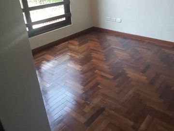 ALQUILER DE CASA 2 PISOS FRENTE PARQUE-URB.LA VIRREYNA- SURCO
