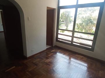 ALQUILER DE CASA 2 PISOS FRENTE PARQUE-URB.LA VIRREYNA- SURCO