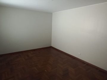 ALQUILER DE CASA 2 PISOS FRENTE PARQUE-URB.LA VIRREYNA- SURCO
