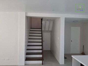 HOUSE AND LOT FOR SALE IN VALLEY 5 PARANAQUE