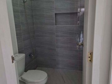 HOUSE AND LOT FOR SALE IN VALLEY 5 PARANAQUE