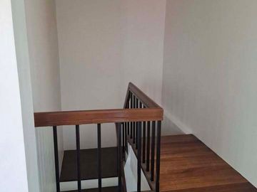 HOUSE AND LOT FOR SALE IN VALLEY 5 PARANAQUE