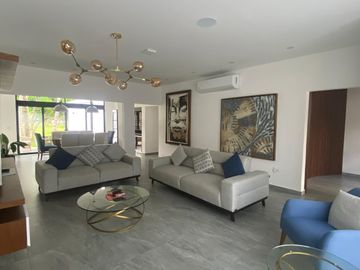 Casa en venta con 3 recamaras y alberca en Lagos del Sol  Cancun