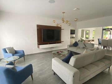 Casa en venta con 3 recamaras y alberca en Lagos del Sol  Cancun