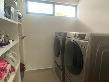 Casa en venta con 3 recamaras y alberca en Lagos del Sol  Cancun