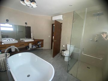 Casa en venta con 3 recamaras y alberca en Lagos del Sol  Cancun