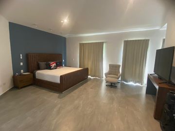 Casa en venta con 3 recamaras y alberca en Lagos del Sol  Cancun