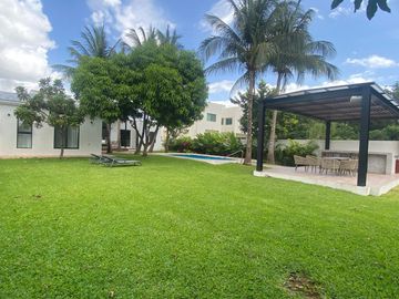 Casa en venta con 3 recamaras y alberca en Lagos del Sol  Cancun