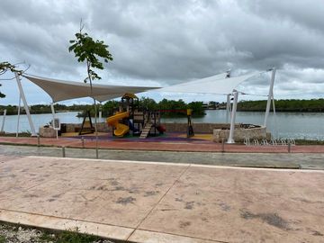Casa en venta con 3 recamaras y alberca en Lagos del Sol  Cancun