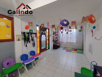 VENTA DE CASA USADA CERCA AV PIPILA, COCHERA 3 AUTOS, 3 RECAMARAS, CUARTO DE SERVICIO