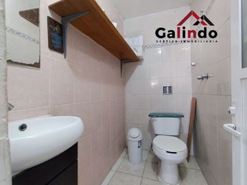 VENTA DE CASA USADA CERCA AV PIPILA, COCHERA 3 AUTOS, 3 RECAMARAS, CUARTO DE SERVICIO