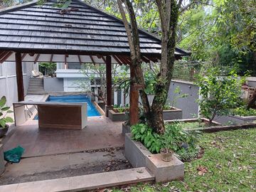 Disewakan Tahunan | Graha Taman ada Kolam Renang