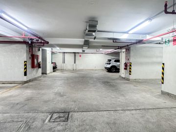 VENTA DE ESPACIOSO ESTACIONAMIENTO + DEPÓSITO INDEPENDIENTE || URB. LA CALERA - SURQUILLO