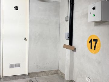 VENTA DE ESPACIOSO ESTACIONAMIENTO + DEPÓSITO INDEPENDIENTE || URB. LA CALERA - SURQUILLO
