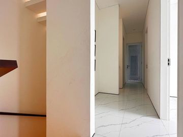 RUMAH MEWAH 3 LANTAI SIAP HUNI ADA KOLAM RENANG FULL FURNISHED DEKAT RAWAMANGUN JAKARTA