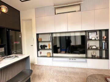 RUMAH MEWAH 3 LANTAI SIAP HUNI ADA KOLAM RENANG FULL FURNISHED DEKAT RAWAMANGUN JAKARTA