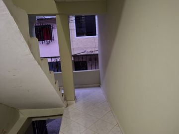 VENDO APARTA- ESTUDIO DE SEGUNDO PISO, BIEN BARATO, EN BARBOSA ANTIOQUIA.