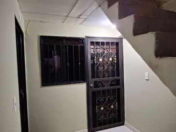 VENDO APARTA- ESTUDIO DE SEGUNDO PISO, BIEN BARATO, EN BARBOSA ANTIOQUIA.