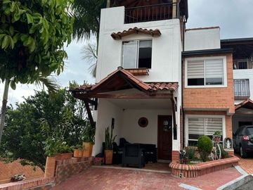 VENDO CASA ESQUINERA EN CONJUNTO TESORO DEL CACIQUE EN BUCARAMANGA