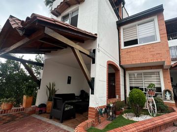VENDO CASA ESQUINERA EN CONJUNTO TESORO DEL CACIQUE EN BUCARAMANGA