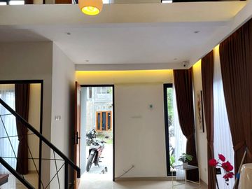 Rumah 2 Lantai Scandinavian dekat Jalan Besi Jangkang