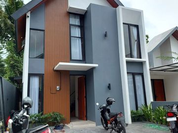 Rumah 2 Lantai Scandinavian dekat Jalan Besi Jangkang