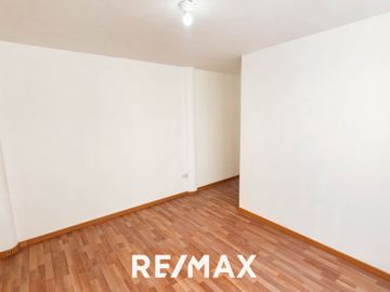 VENTA DE ACOGEDORA CASA FRENTE A PARQUE EN LA MEJOR ZONA DE SURCO