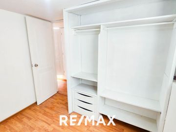 VENTA DE ACOGEDORA CASA FRENTE A PARQUE EN LA MEJOR ZONA DE SURCO