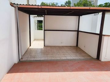 VENTA DE ACOGEDORA CASA FRENTE A PARQUE EN LA MEJOR ZONA DE SURCO