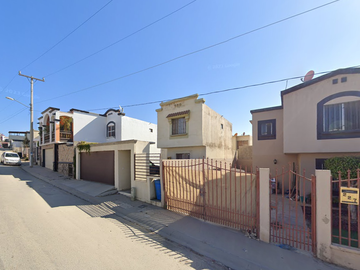EXCELENTE CASA EN FRACCIONAMIENTO EN ENSENADA, B.C